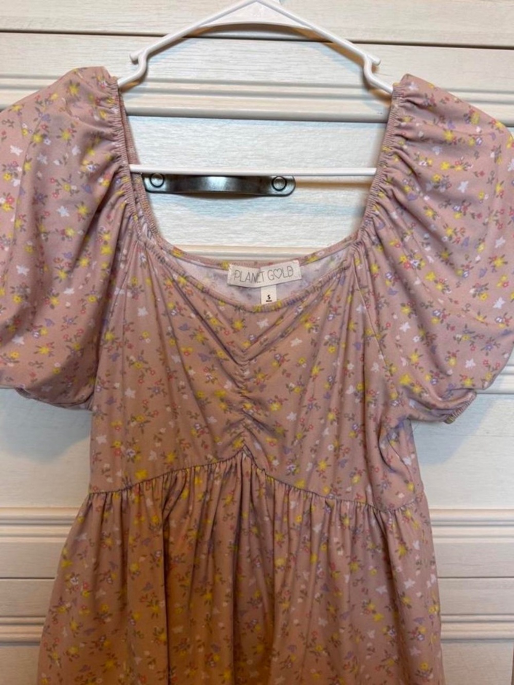 Pink floral babydoll top with puff sleeves, size small from Planet Gold